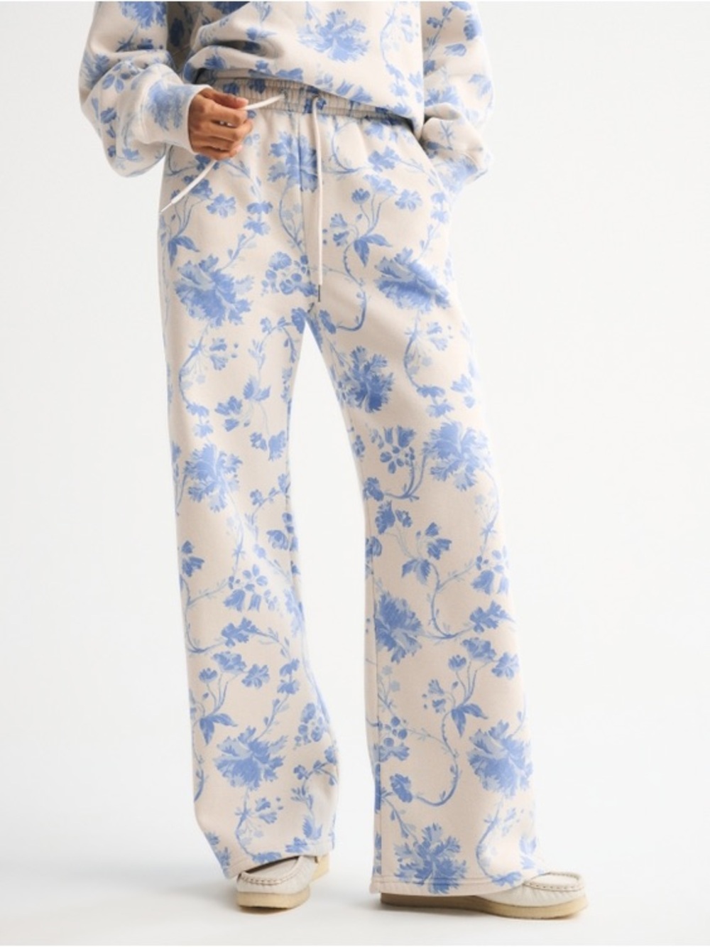 NWT Abercrombie & Fitch Sunday High Rise Wide Leg Sweatpants Floral Blue XL
